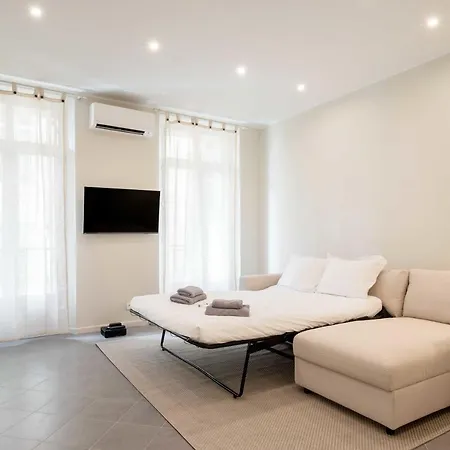 Quiet And Luxurious - Center *